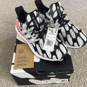 Adidas by Marimekko NEW Woman’s size 9.5/Men’s 8 Unisex Ultra Boost